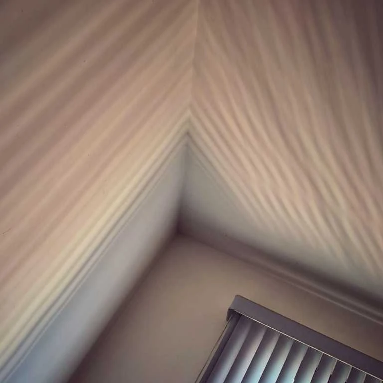 Encontro de cantos da parede de um quarto